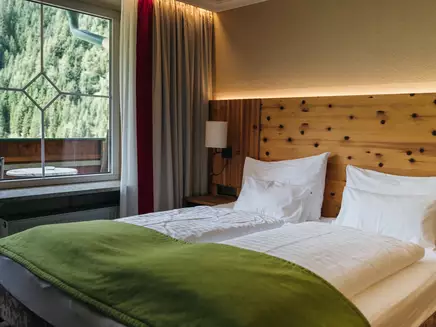 Suite Gilfert mit Zirbenholzakzenten und Balkon 