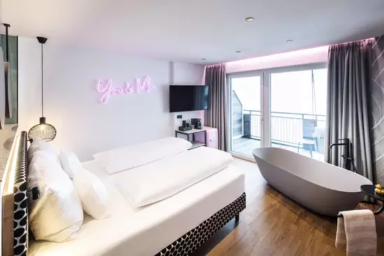 Freistehende Badewanne in Juniorsuite You and Me