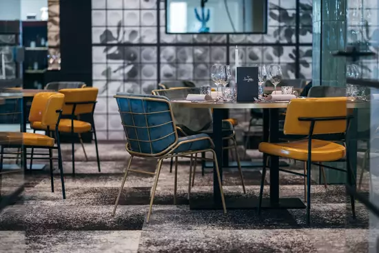 Modernes Ambiente mit gemütlichen Stilelementen 