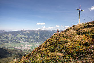 Gipfelkreuz mit Aussicht © Becknaphoto (Thomas Eberharter)