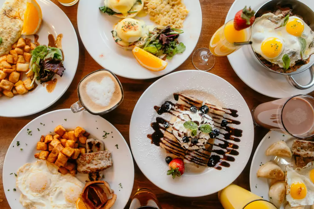 Verschiedene Speisen Frühstück