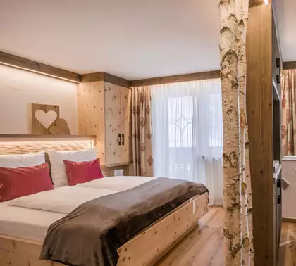 Wohn- und Schlafbereich in der Juniorsuite Sidanjoch