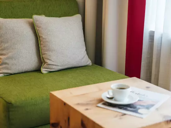 Gemütliche Sitzecke im Zimmer