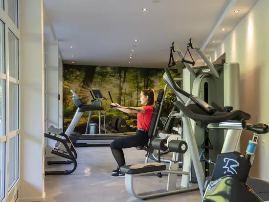 Ausdauertraining im Fitnessraum vom Berghotel Hochfügen