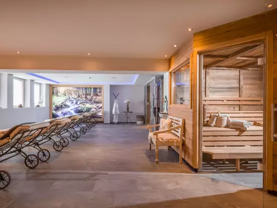 Saunabereich im Berghotel Hochfügen mit Liegen