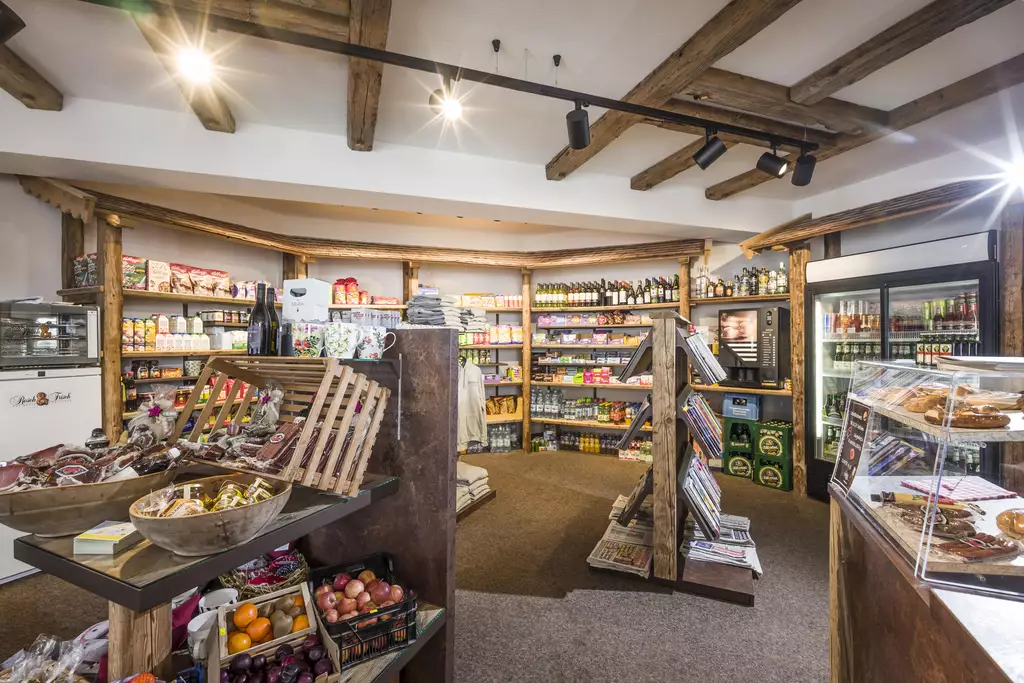 Mini Markt mit Grundbedarf Sortiment